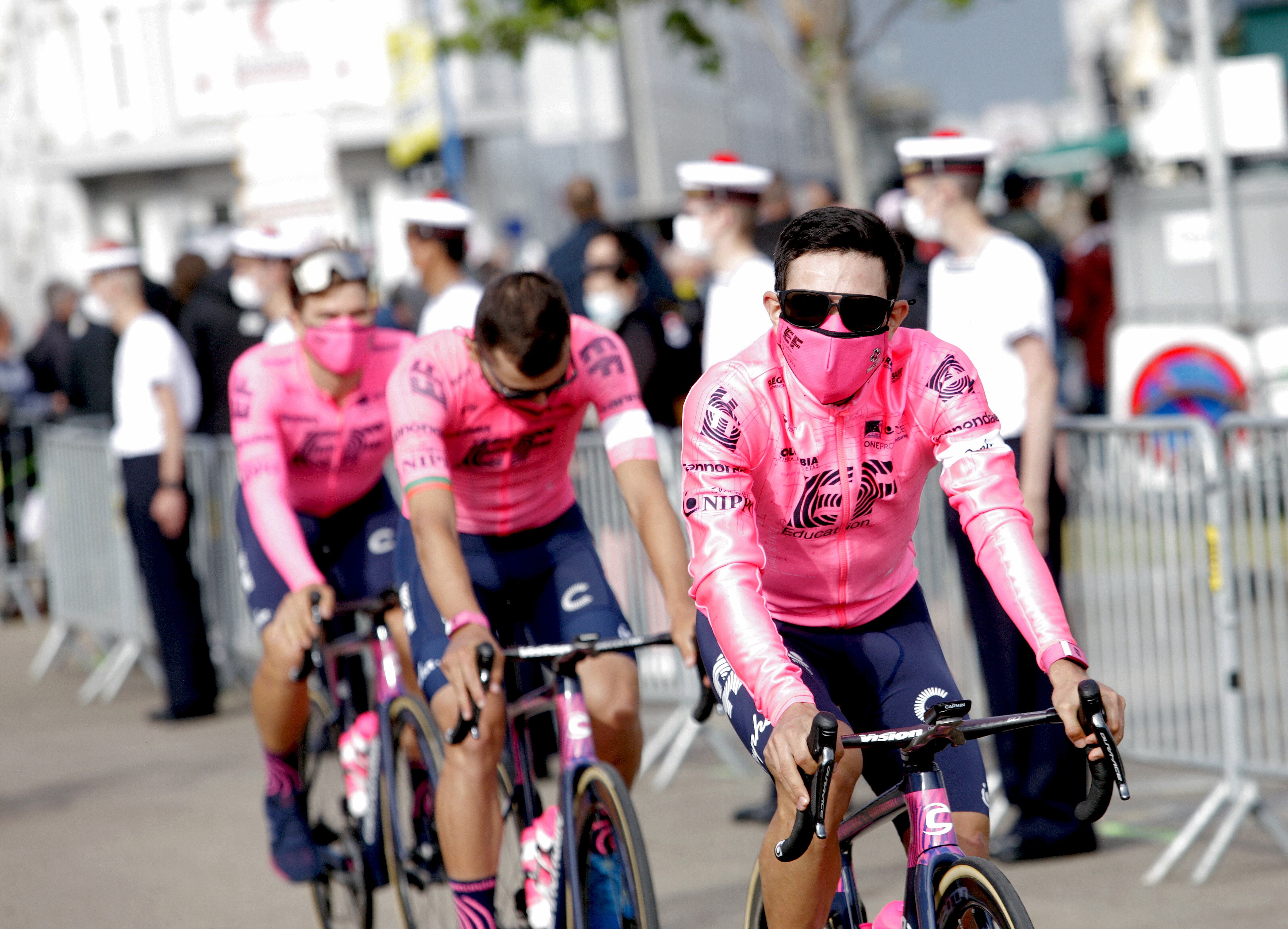 PRESENTACION EQUIPOS TOUR 2021