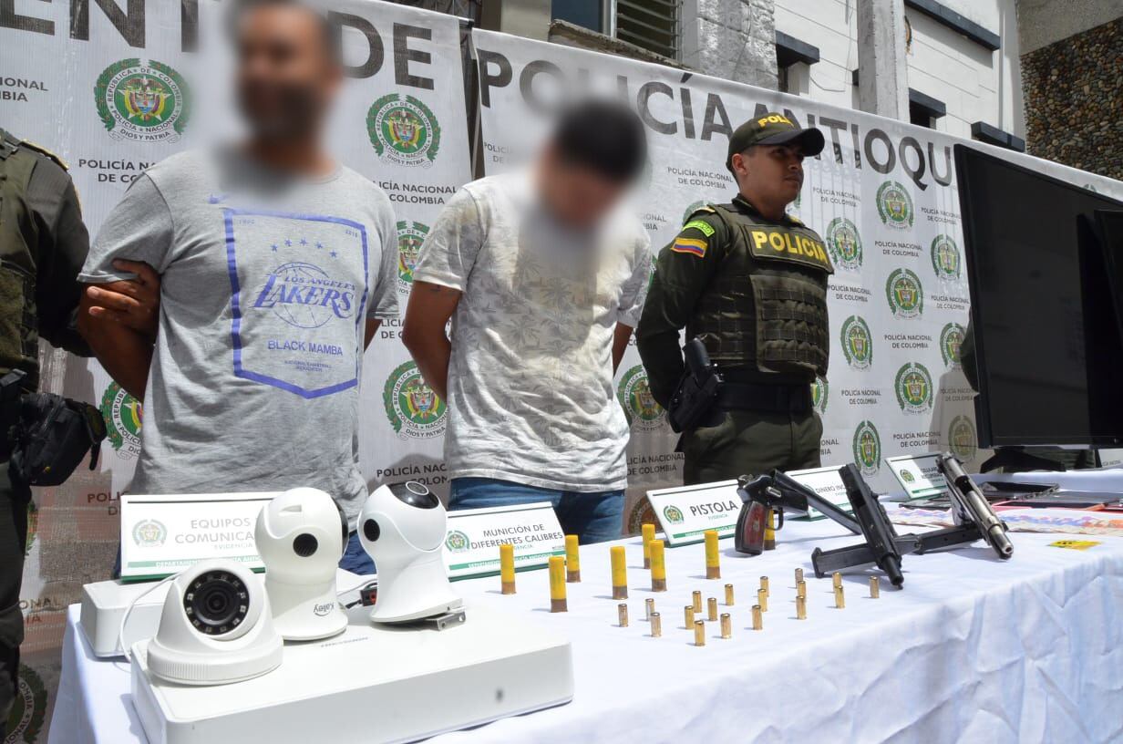 Los ladrones quedaron a disposición de la Fiscalía y deberán responder por varios delitos.