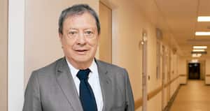 Mario Hernández“Nos volvimos esclavos del celular, en cualquier lado están en el celular: trabajando, comiendo, manejando o hasta en la luna de miel haciendo el amor”.