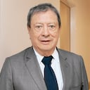 Mario Hernández“Nos volvimos esclavos del celular, en cualquier lado están en el celular: trabajando, comiendo, manejando o hasta en la luna de miel haciendo el amor”.