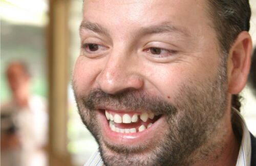 El pacto político de Rubén Darío Quintero con otros políticos de Urabá fue producto de un acuerdo con el senador Humberto Builes y presuntamente incluyó también el respaldo de fuerzas paramilitares. Esa situación es actualmente objeto de investigación judicial con fuertes evidencias, como la declaración de alias ‘El Alemán’ (foto) y las altas atipicidades electorales logradas por la coalición de la región. 