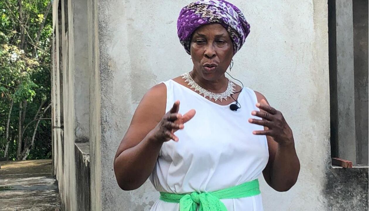 Su música, tradicional del Pacífico sur, habla del desplazamiento y también cuenta la historia de los pueblos y sus vivencias.