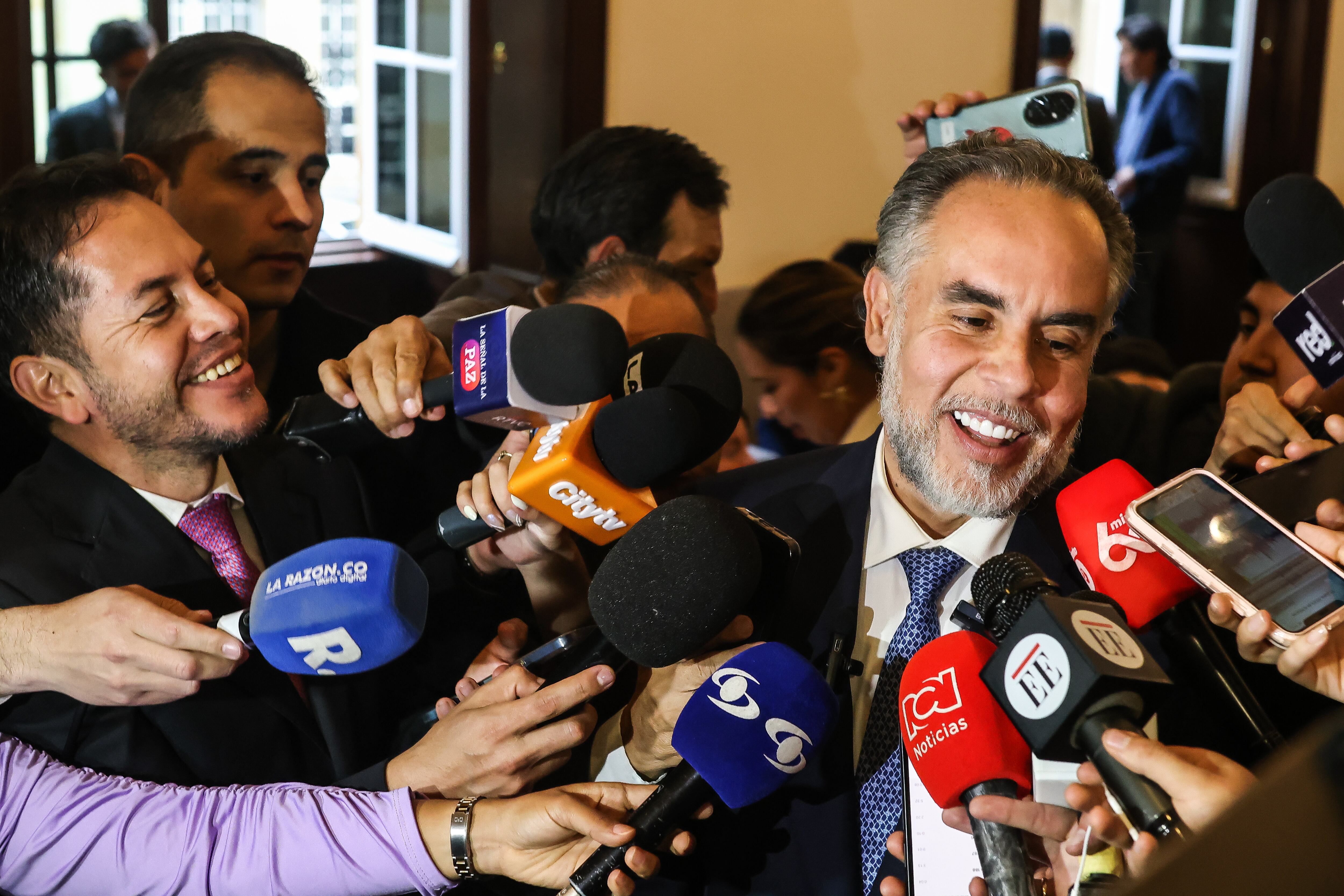 Ministro del interior, Armando Benedetti rueda de prensa en el Senado
