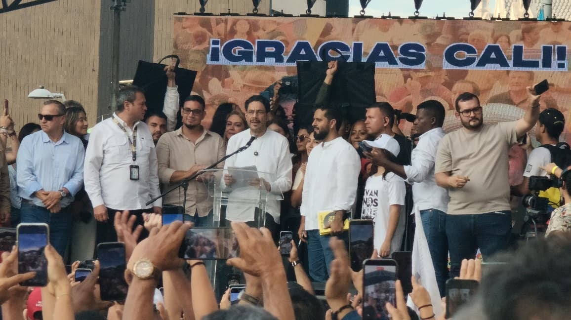 Iván Cepeda convoca a la desobediencia civil pacífica y llama a ganar las elecciones de 2027.