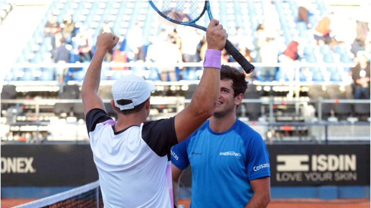 La pareja colombiana integrada por Nicolás Mejía y Andrés Urrea, se impuso a N.Sriram Balaji y Jeevan Nedunchezhiyan de la India, por 6-7 (2), 6-3 y 10-6 y avanzaron a la semifinal del DIRECTV OPEN en el Carmel Club de Bogotá.
