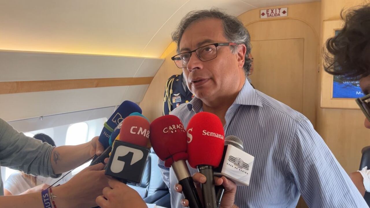 En ese mensaje que publicó en sus redes sociales, el jefe de Estado calificó como excelente el resultado de la votación de la Comisión Séptima de la Cámara de Representantes, con 17 votos a favor de rechazar la ponencia de archivo y cuatro en contra.