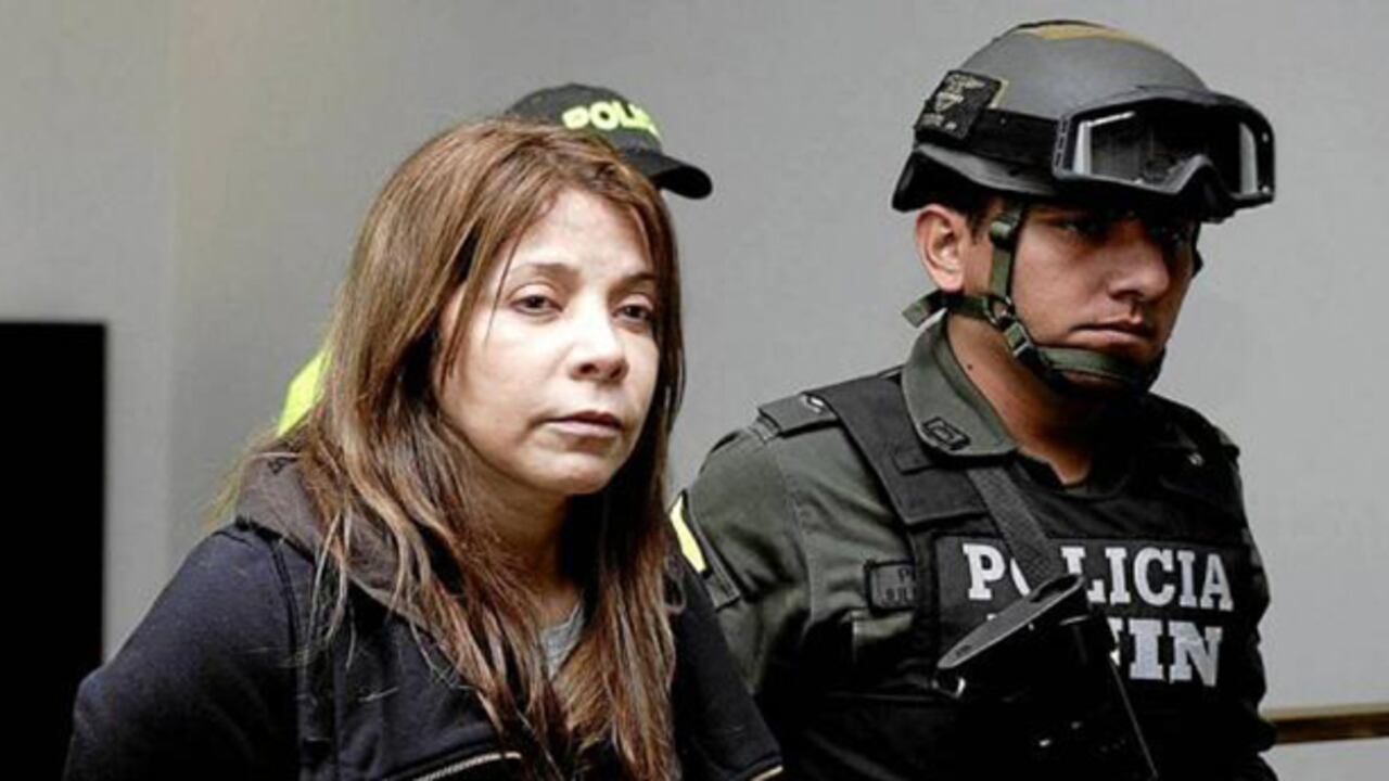 Cifuentes habría sido compañera sentimental de un hermano ya fallecido del ex presidente colombiano Alvaro Uribe.