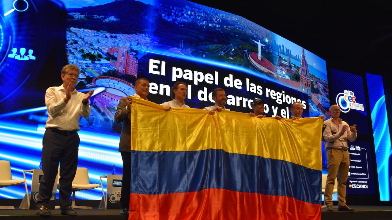 Alcaldes llegaron al Congreso de la Andi con la bandera colombiana