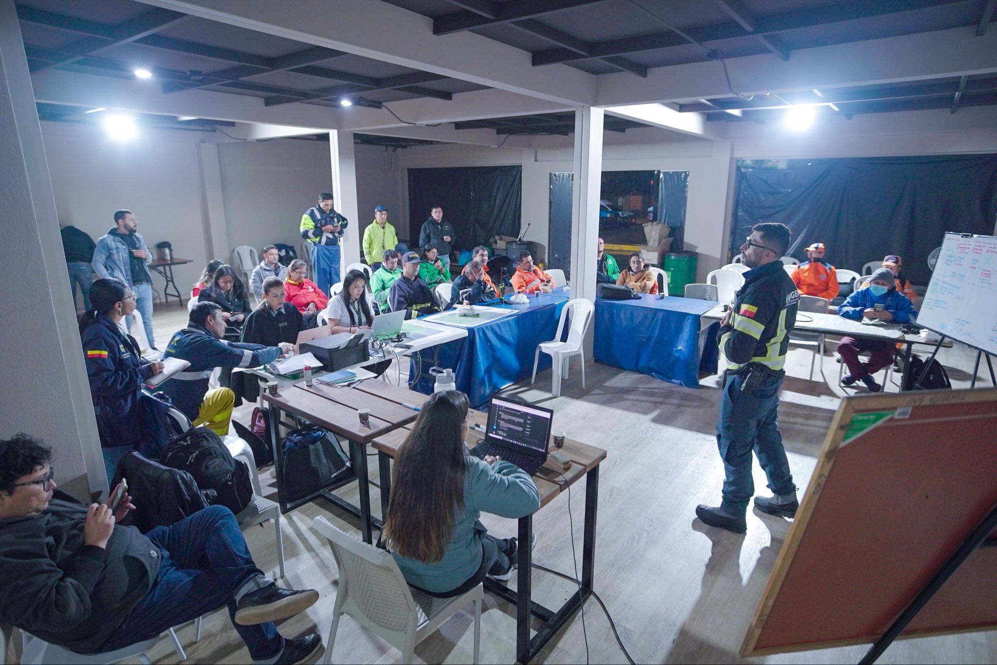 Puesto de Mando Unificado en la Autopista Norte.