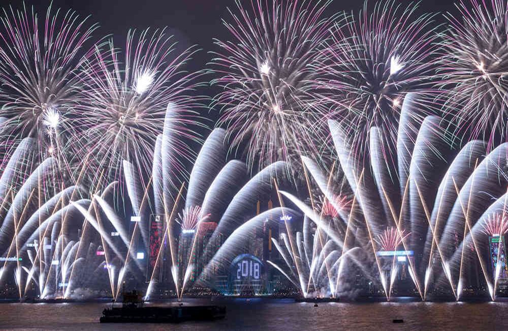 La celebración de año nuevo en el Victoria Harbour de Hong Kong. Foto de AFP.