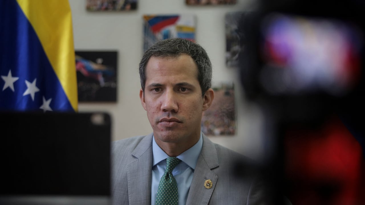 Juan Guaidó se pronunció tras conocerse la noticia de la inhabilidad de María Corona Machado.