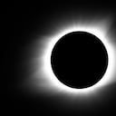 La luna cubre el sol durante un eclipse solar total, 21 de agosto de 2017, en Cerulean, Kentucky, Estados Unidos.