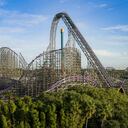 Iron Gwazi se inauguró en Busch Gardens Tampa, siendo la montaña rusa híbrida más alta de América del Norte y la más rápida y empinada del mundo. Además, inspirada en el cocodrilo.