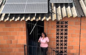 Hogares de sectores priorizados cuentan con paneles solares que fortalecen la eficiencia energética y contribuyen a la continuidad del servicio impulsado por Emcali.