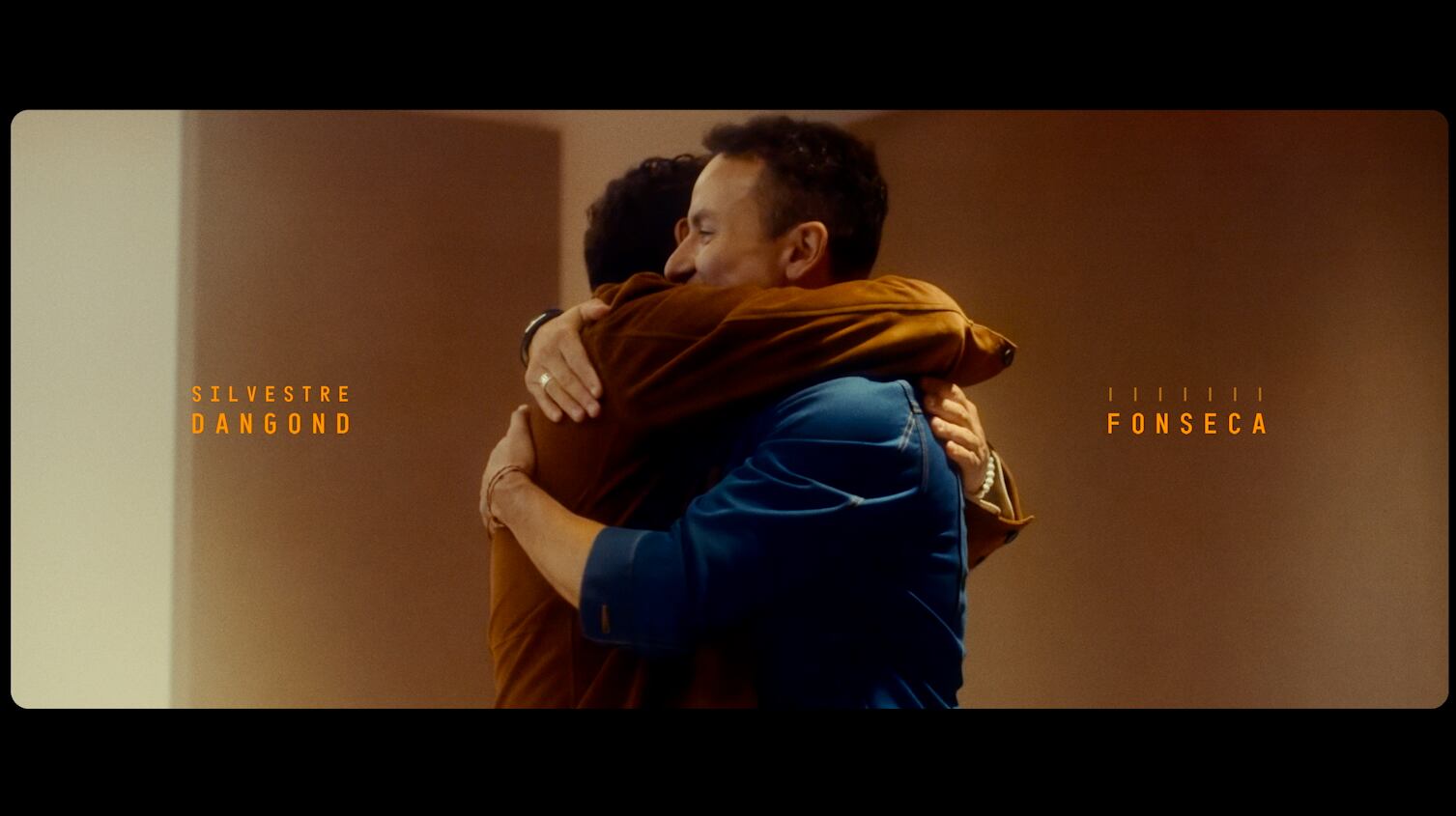 Silvestre Dangond y Fonseca cantando juntos nueva versión de 'La indiferencia'.