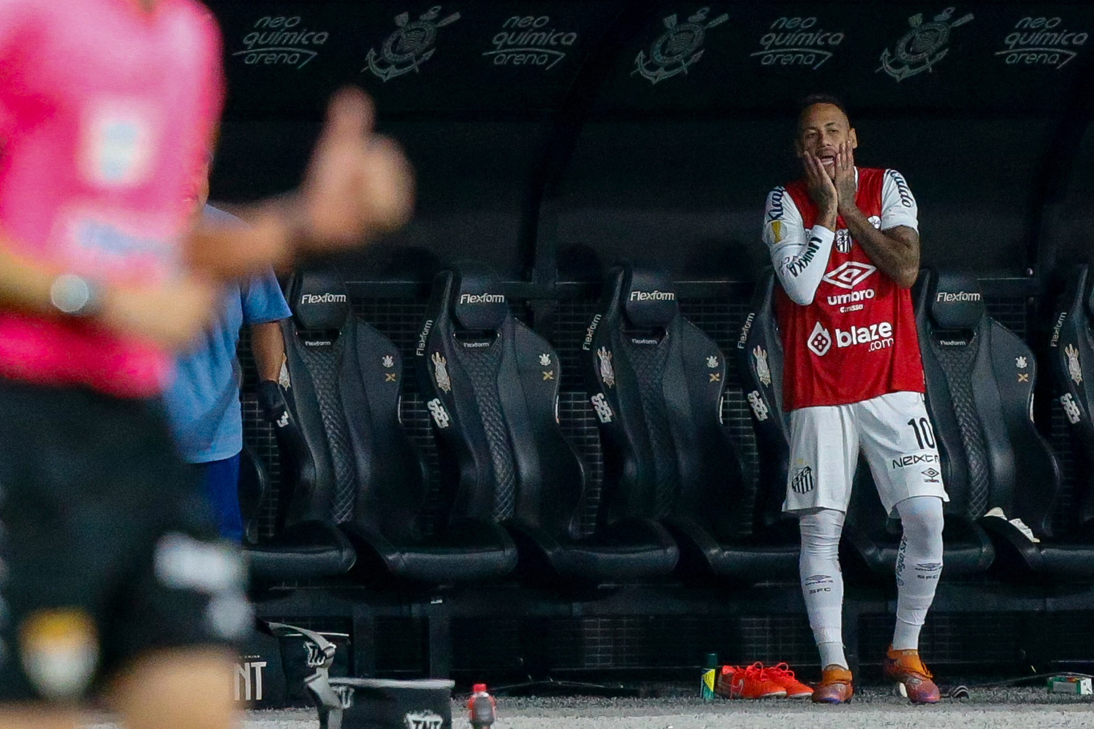 Santos forward #10 Neymar reacts from the bench during Campeonato Paulista A1 semi-final football match between Corinthians and Santos at Arena Corinthians in Sao Paulo on March 9, 2025. (Photo by Miguel SCHINCARIOL / AFP)
