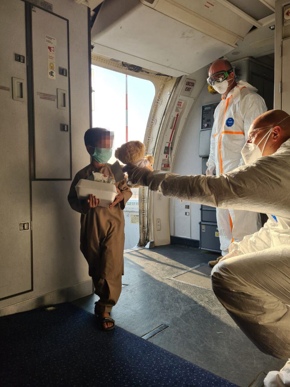 Encuentran cadáveres cerca al aeropuerto de Kabul de personas que buscaban huir del régimen talibán