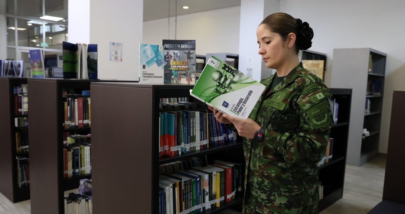 Revistas académicas de las Fuerzas Militares.