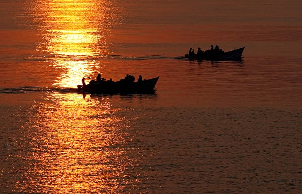 No se cuenta con embarcaciones más grandes y seguras, por lo que quienes hacen tránsito por ese afluente corren permanente riesgo, por la presencia de estos animales.(Photo by Jane Barlow/PA Images via Getty Images)