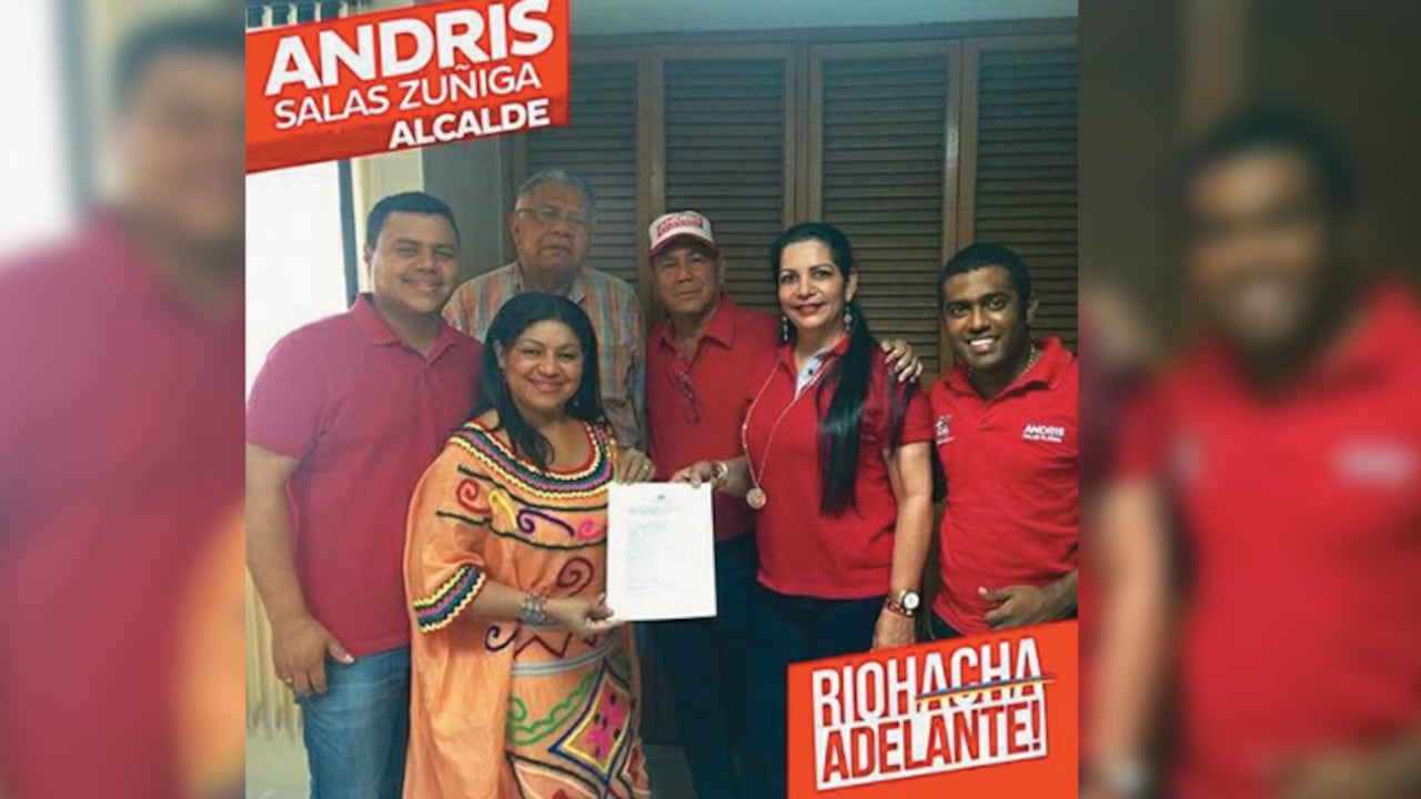 Andri Salas es quien tiene el mayor respaldo político. Aquí, acompañado de la candidata a la Gobernación, Oneida Pinto, la diputada Astrid Ariza y el hijo del alcalde, Rafael Ceballos. p