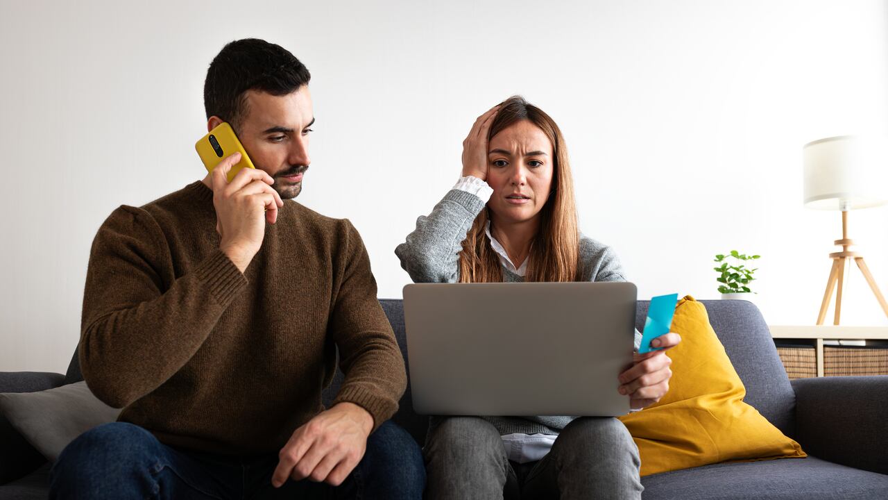 Una cadena de víctimas surge tras el robo de cuentas a través del contestador.