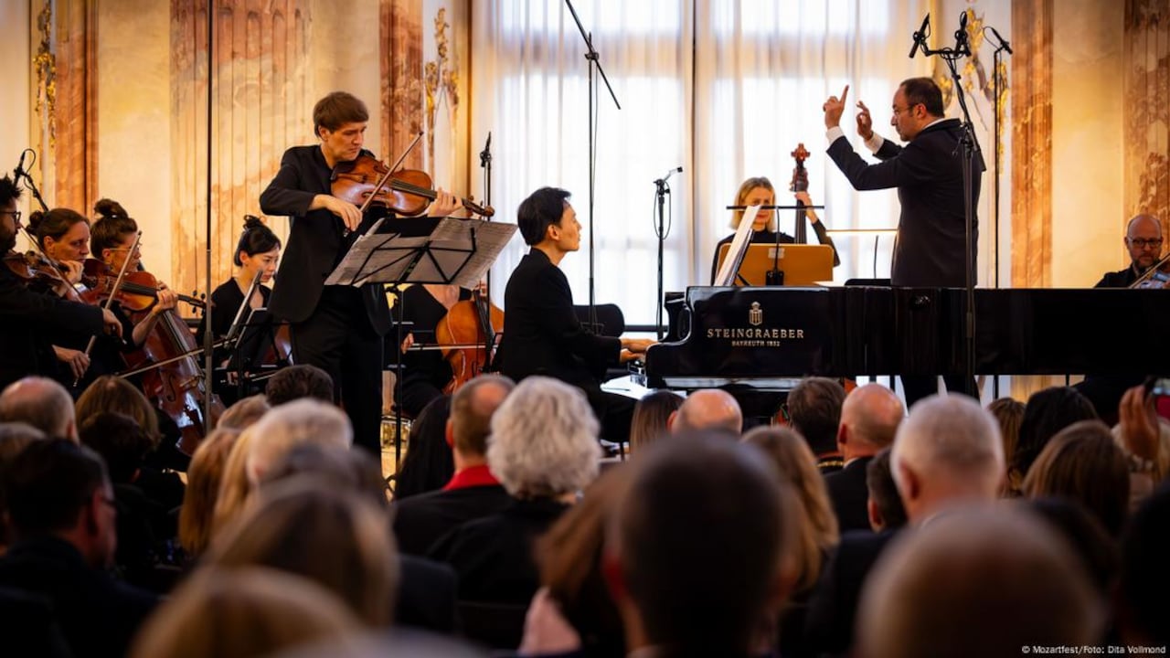 Nils Mönkmeyer (viola) y William Youn (piano) son dos amigos que hacen música juntos. En la imagen, durante el concierto de inauguración del Festival de Wurzburgo.