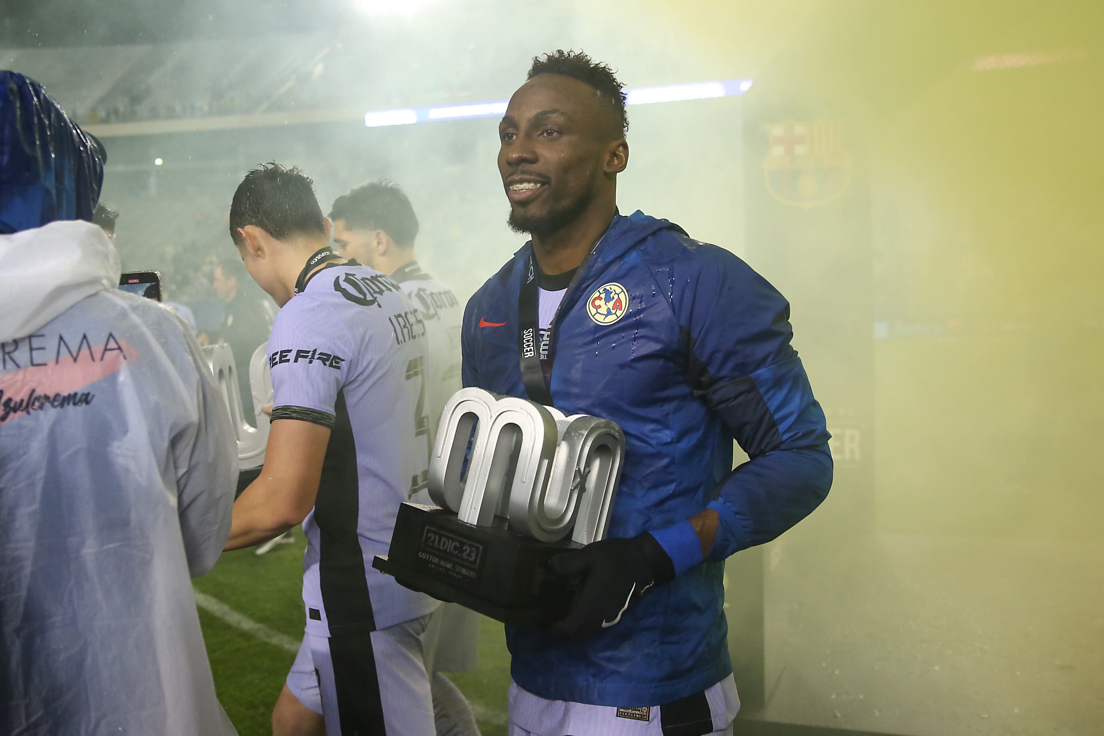 DALLAS, TEXAS - DECEMBER 21: Julian Quiñones #33 of Club America was awarded after the friendly match between FC Barcelona and Club America at Cotton Bowl on December 21, 2023 in Dallas, Texas. (Photo by Omar Vega/Getty Images)