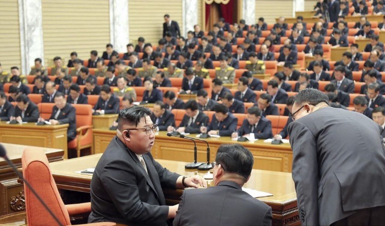 El líder norcoreano Kim Jong Un abrió una reunión partidista para discutir el desarrollo agrícola,