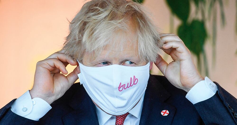 Boris Johnson descartó por el momento imponer más restricciones a parte del teletrabajo, el uso de tapabocas en interiores y pases sanitarios para eventos multitudinarios.