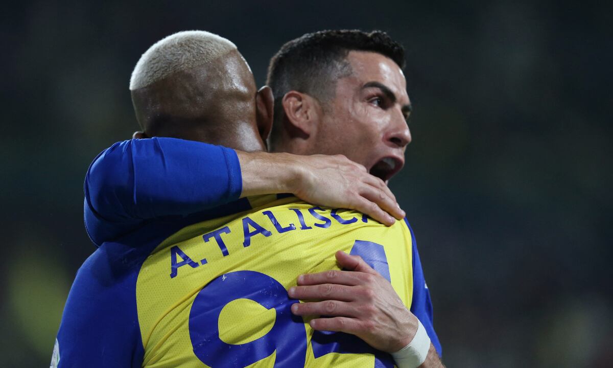 Soccer Football - Saudi Pro League - Al Nassr v Al Ettifaq - Mrsool Park, Riyadh, Saudi Arabia - January 22, 2023 Al Nassr's Anderson Talisca celebrates scoring their first goal with Cristiano Ronaldo REUTERS/Ahmed Yosri