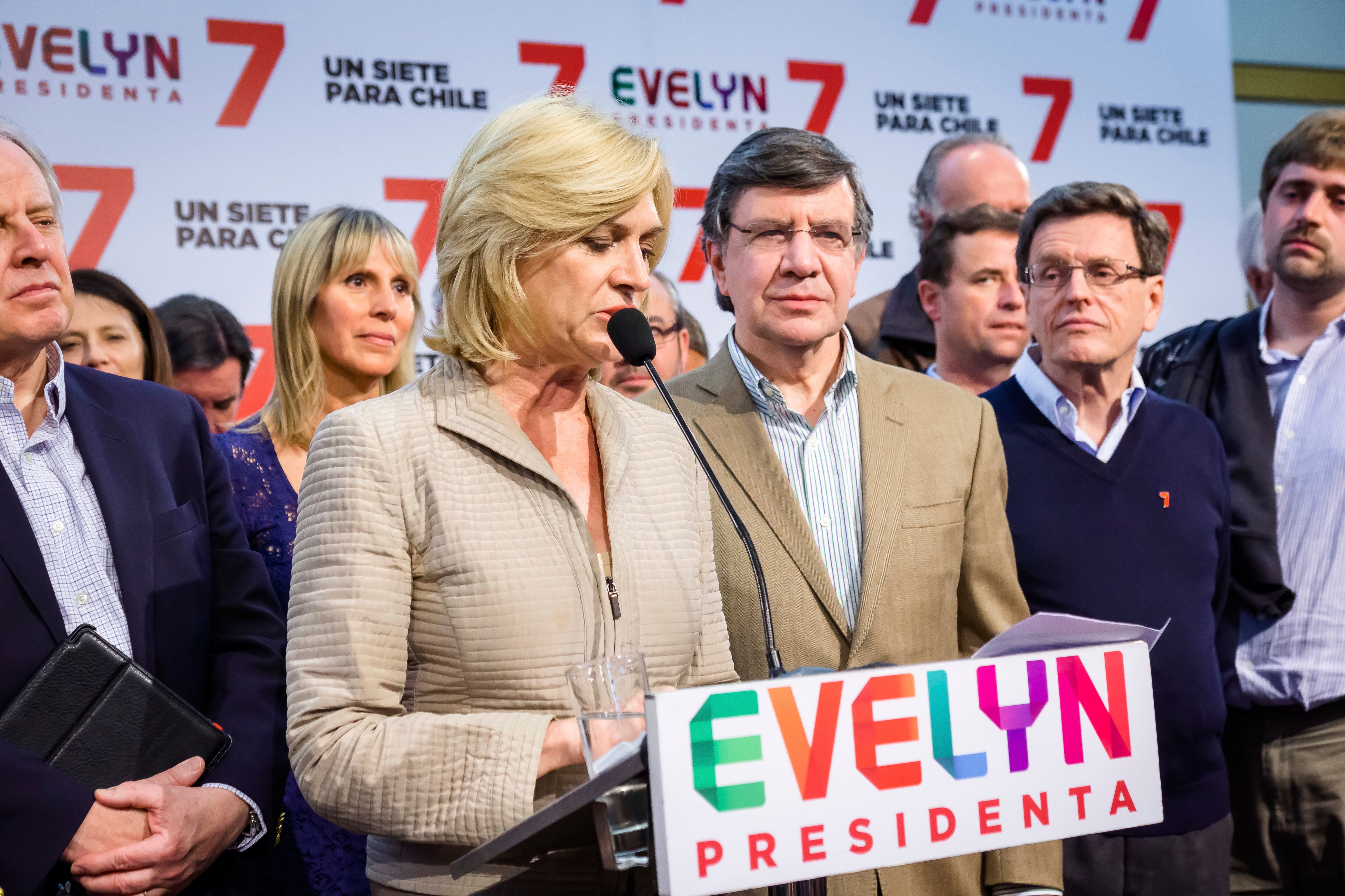 "Yo creo que cuando veo a Evelyn Matthei veo quizás el mismo talante de muchas de las mujeres que hoy están haciendo historia en Europa", manifestó Duque.