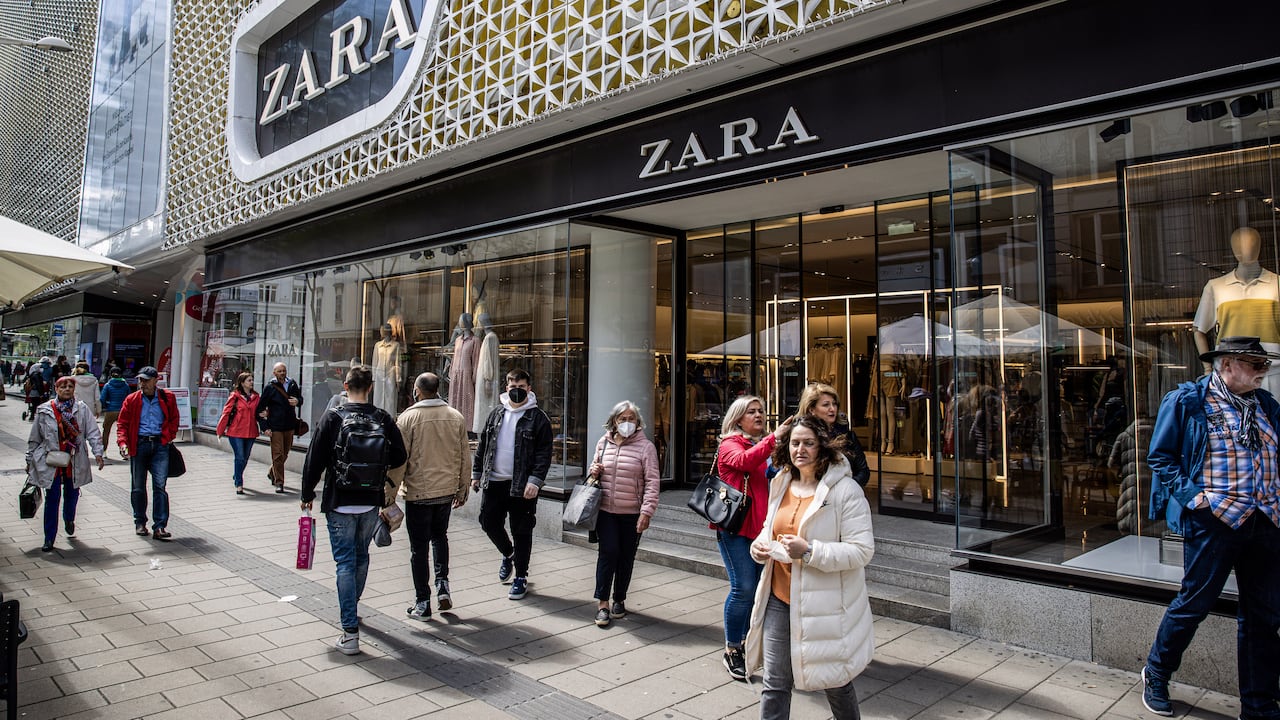 Tienda de Zara en Viena, Austria. Photographer: Akos Stiller/Bloomberg via Getty Images