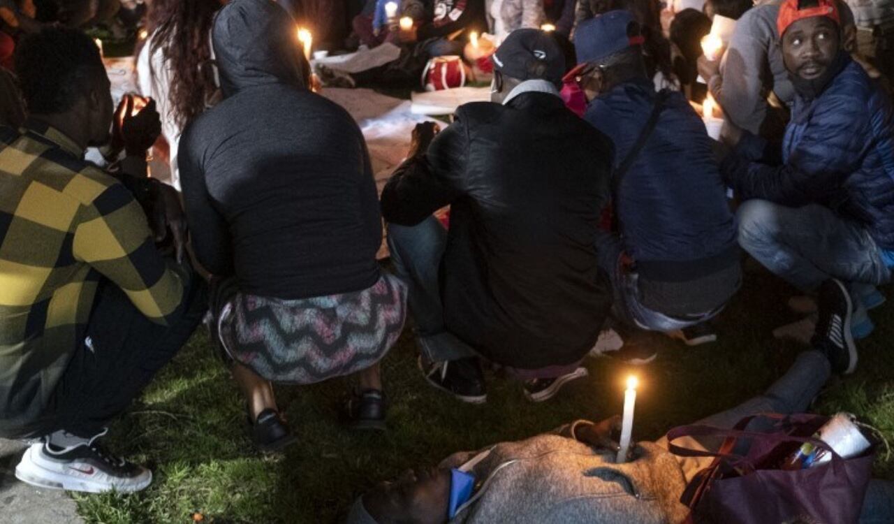Migrantes haitianos, mexicanos y de diferentes países del continente americano, protestaron contra el Título 42 en la frontera entre México y Estados Unidos