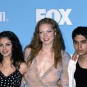 Danny Masterson (I) junto a parte del elenco del programa That 70's Show