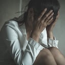 Mujer joven deprimida abuso sexual