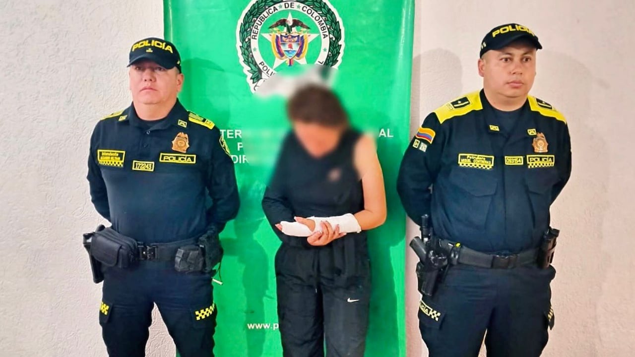 La mujer de 42 años de edad aparentemente hizo las llamadas extorsivas.