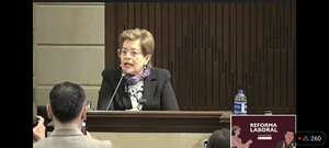 La ministra Gloria Ramírez en el Congreso.