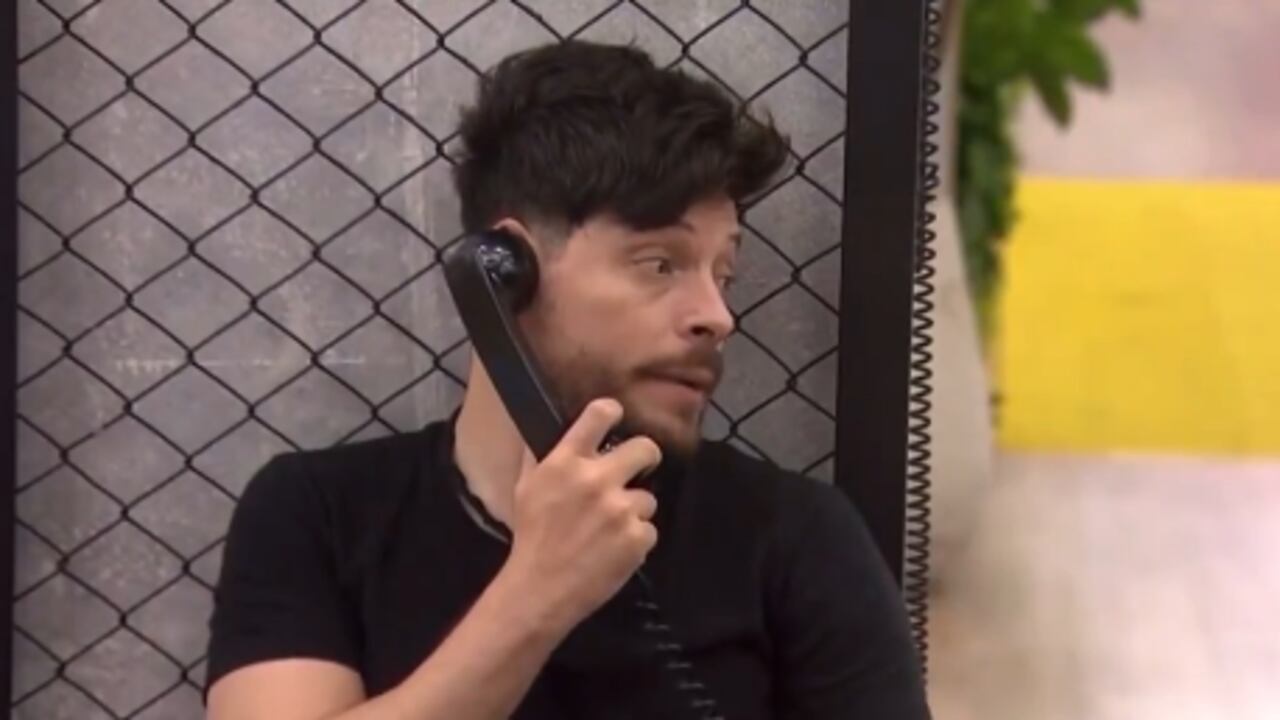 Julián Trujillo pasó susto en La casa de los famosos por coger el teléfono