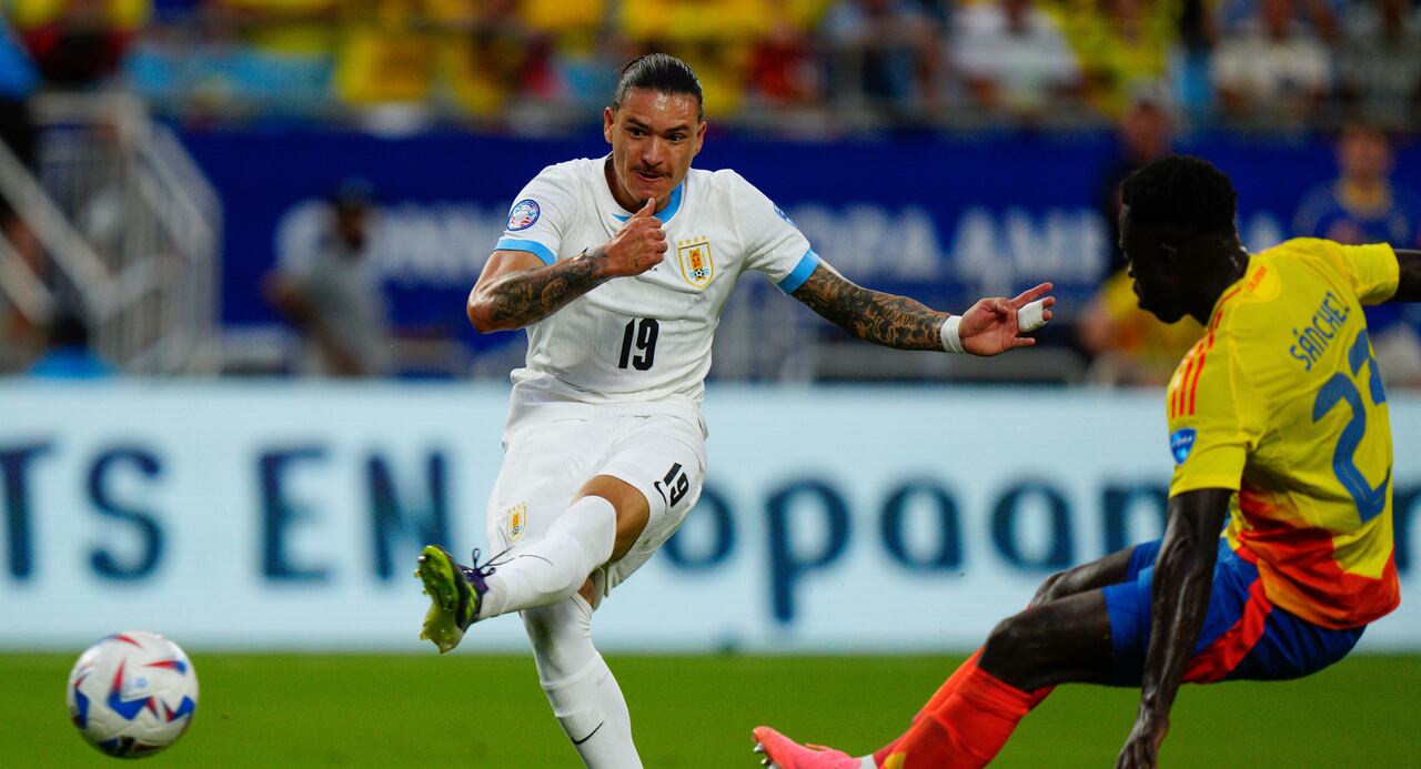 Darwin jugó los 90' con Uruguay y, de hecho, tuvo tres opciones claras de gol que falló de cara al arco.