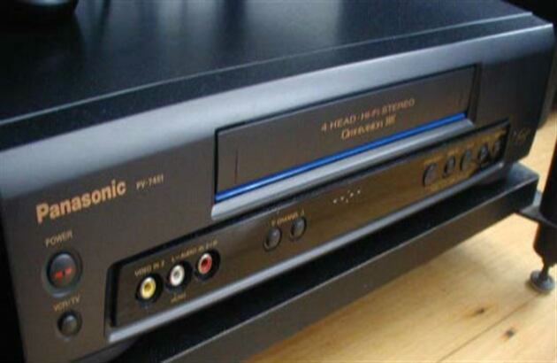 Luego de ganar la guerra de formatos de video, el VHS irrumpió en los hogares dejando atrás al Betamax. Panasonic y JVC marcaban la parada.