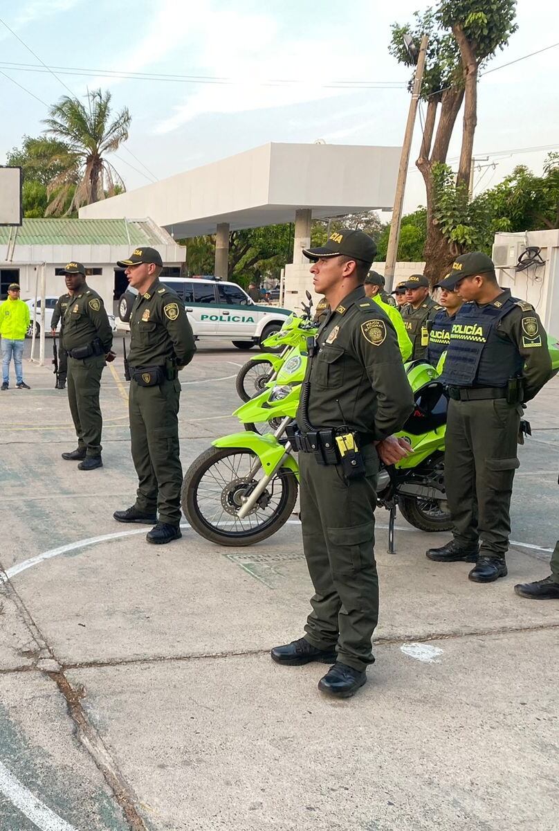 Uniformados trabajan en testimonios y cámaras de seguridad para dar con los responsables. Imágenes de referencia