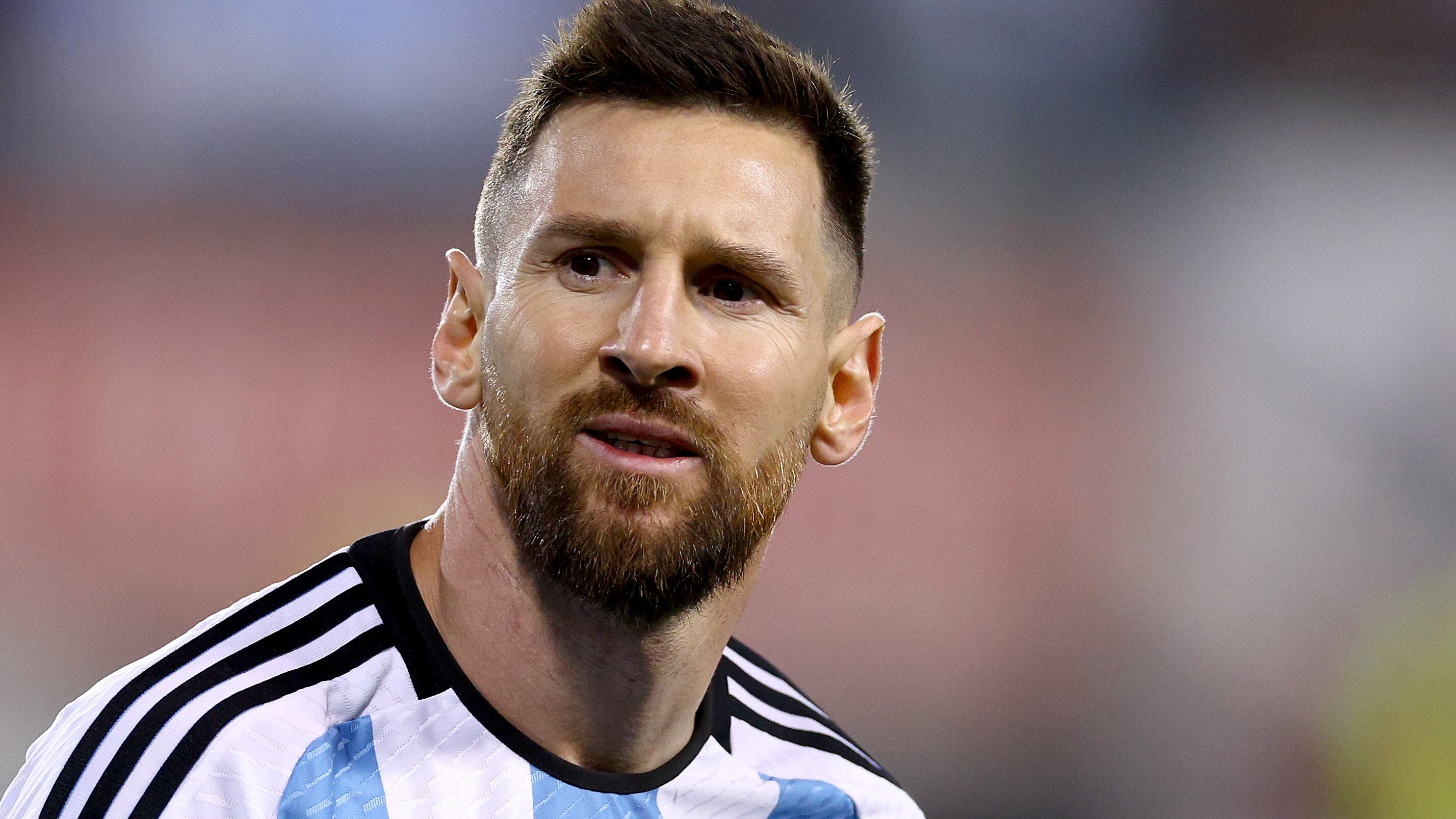 HARRISON, NEW JERSEY - SEPTEMBER 27:  Lionel Messi #10 of Argentina reacts in the second half against Jamaica at Red Bull Arena on September 27, 2022 in Harrison, New Jersey. Argentina defeated Jamaica 3-0. (Photo by Elsa/Getty Images)