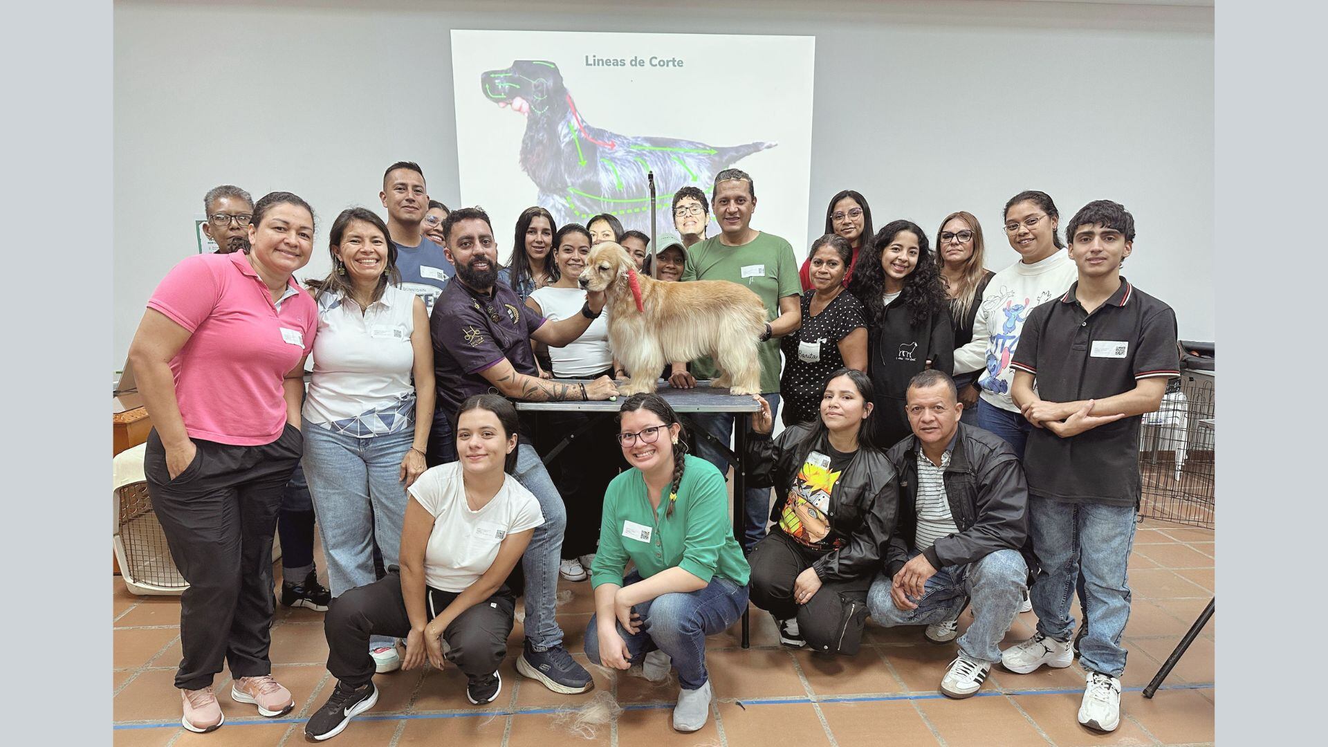 Uno de los programas de la academia es ‘Manos que transforman’. “El programa surgió como respuesta a la necesidad de reconocer a quienes ejercen este oficio y abrirles oportunidades de crecimiento real –agrega–.