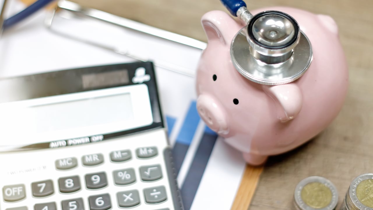 Las autoridades de Nueva York buscan alternativas para evitar que cientos de miles de residentes pierdan su cobertura médica tras los cambios previstos en programas de salud financiados con recursos federales.