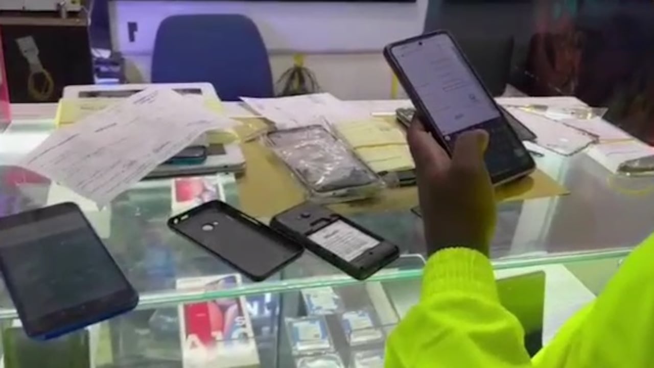 Laboratorio de celulares hurtados fue desmantelado en Cali.