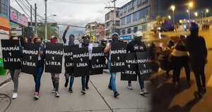 Integrantes del grupo "Mamás de la Primera Línea", en Bogotá.
