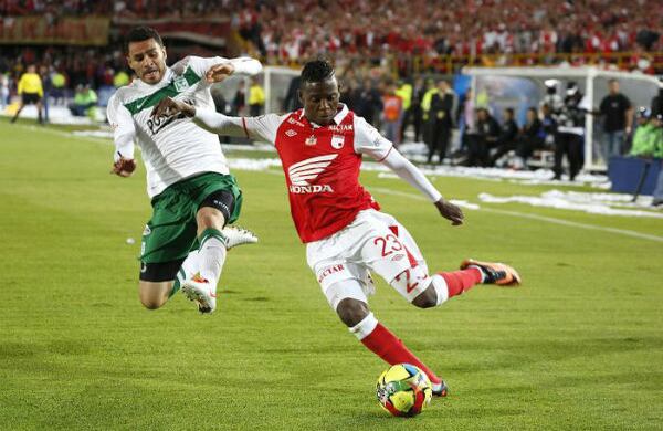 Jefferson Cuero no pudo con la defensa del Nacional. Foto: León Darío Peláez