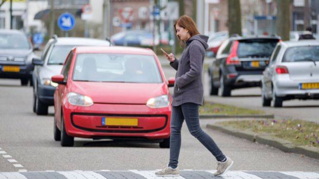 El auto está ahí, pero no lo vemos... Foto: Getty Images