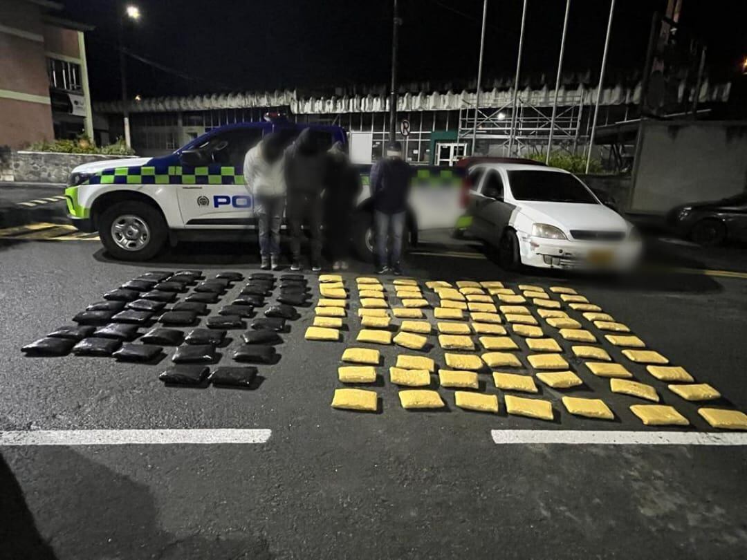 Cuatro personas fueron capturadas en Nariño por llevar marihuana dentro de bolsas de comida para perros.