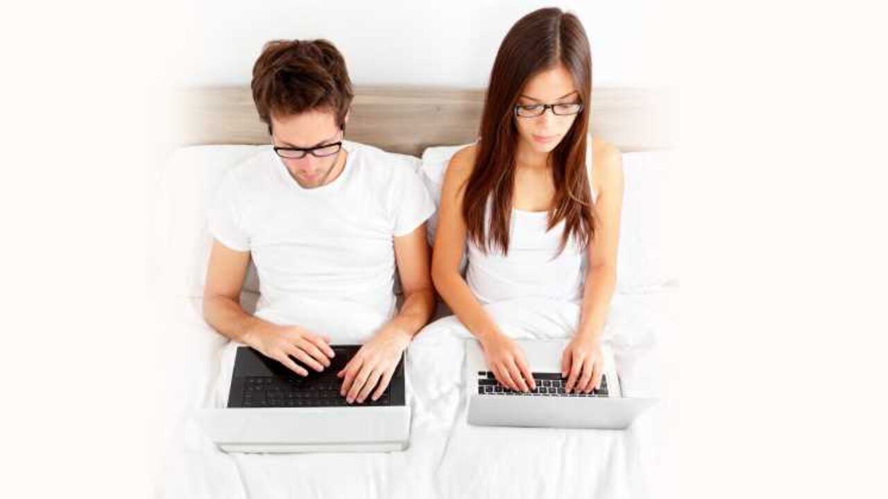 Tener una vida sexual plena puede incidir de forma positiva en el rendimiento laboral.